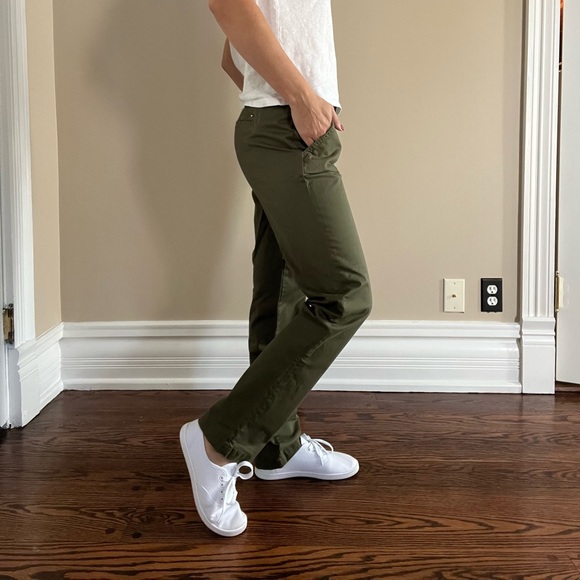 a nice material Tommy Hilfiger chinos - Picture 2 of 6